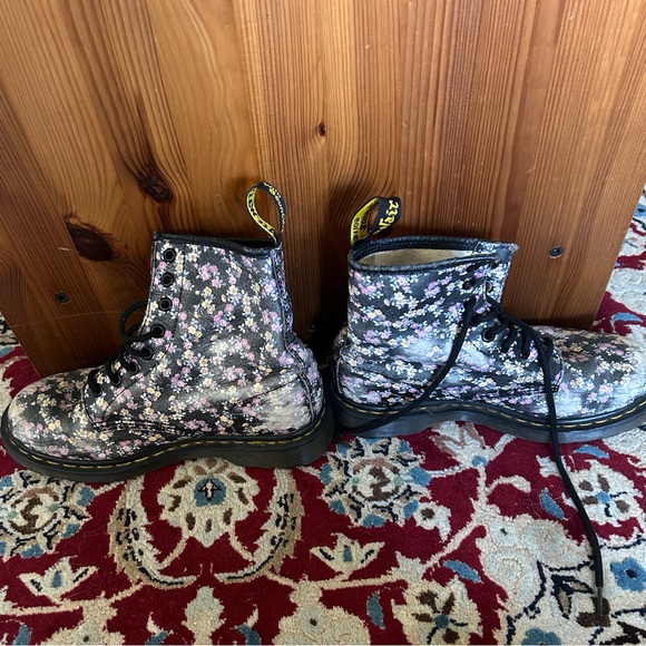 Vintage Floral Distressed Grunge 8 Eye Lace Up Combat Boots Dr. Martens - Picture 6 of 6